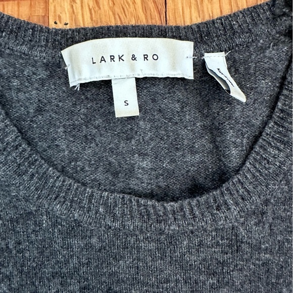 Lark & Ro Size S Gray 100 % Cashmere Soft Cozy Sweater (O) - Picture 9 of 9